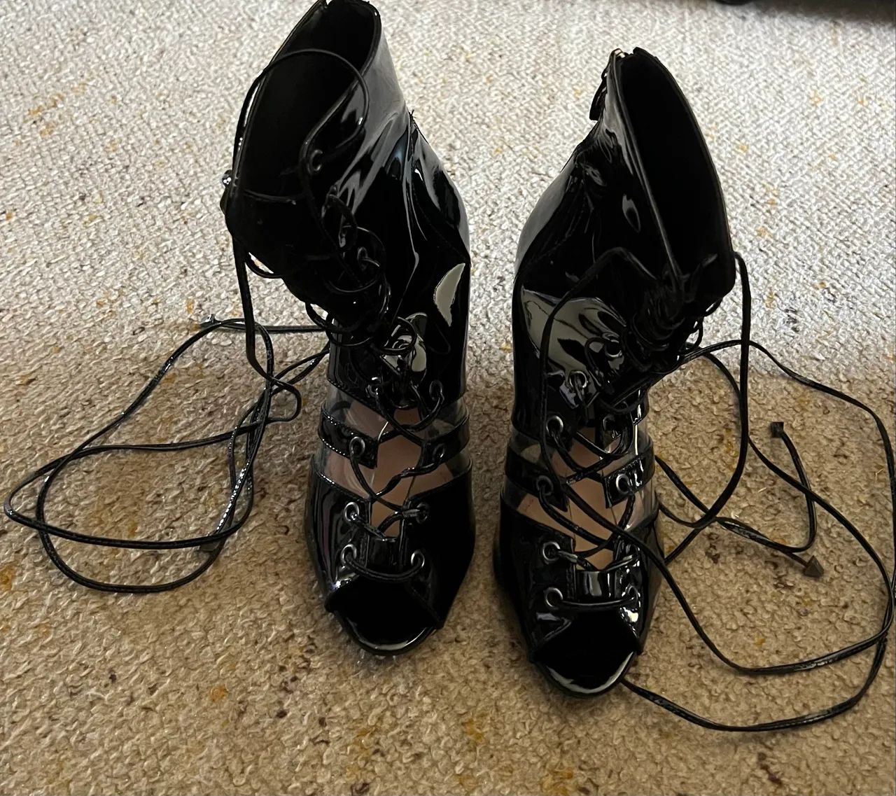 Sandália bota amarração tam 35 Schutz 