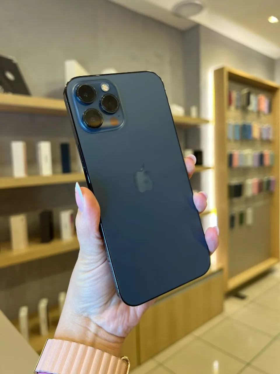iPhone 12 Pro Max 512GB Azul Seminovo 77% - loja física em BH