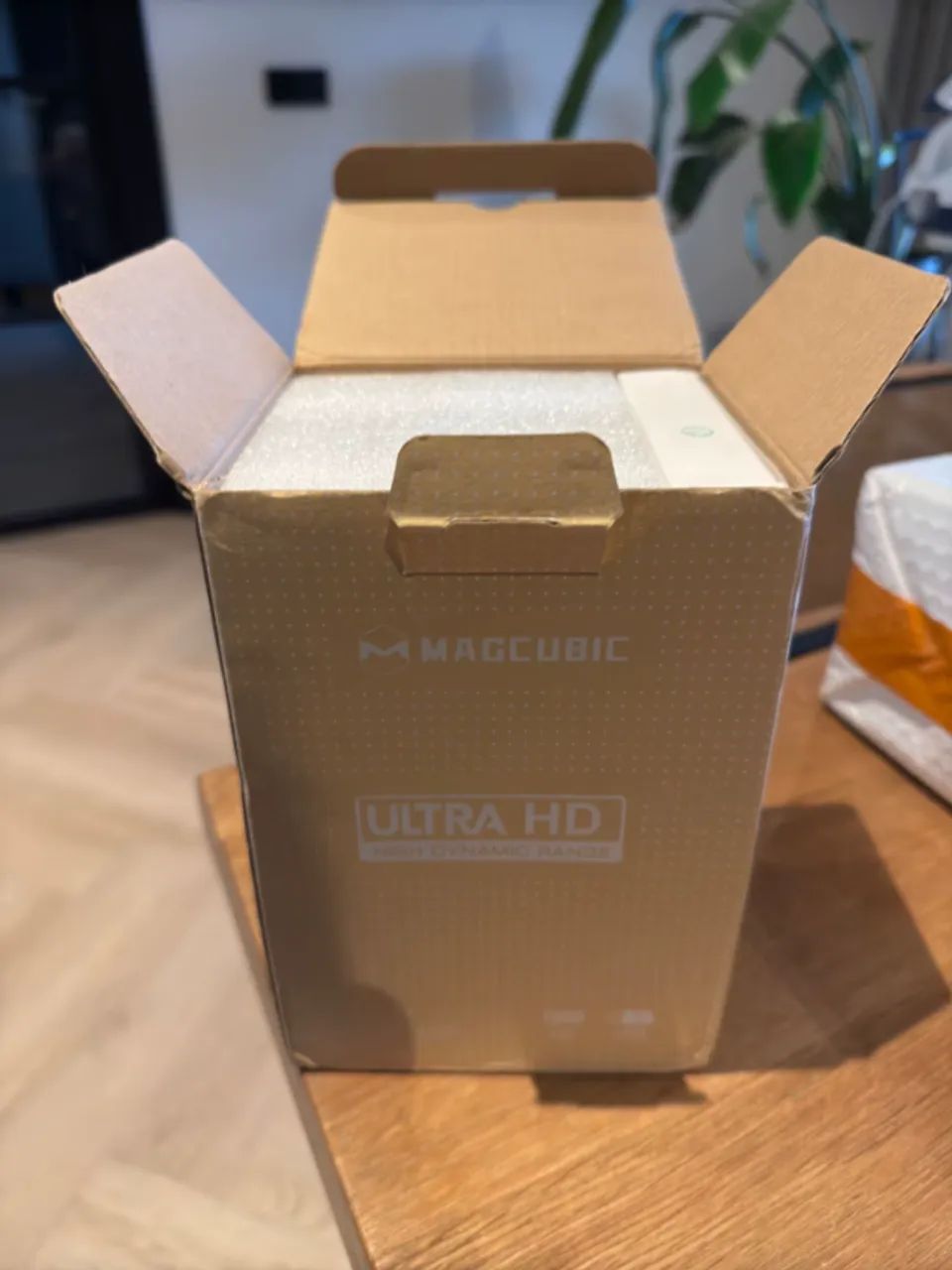 Projetor HY300 com Android - Novo na caixa - Foto 5