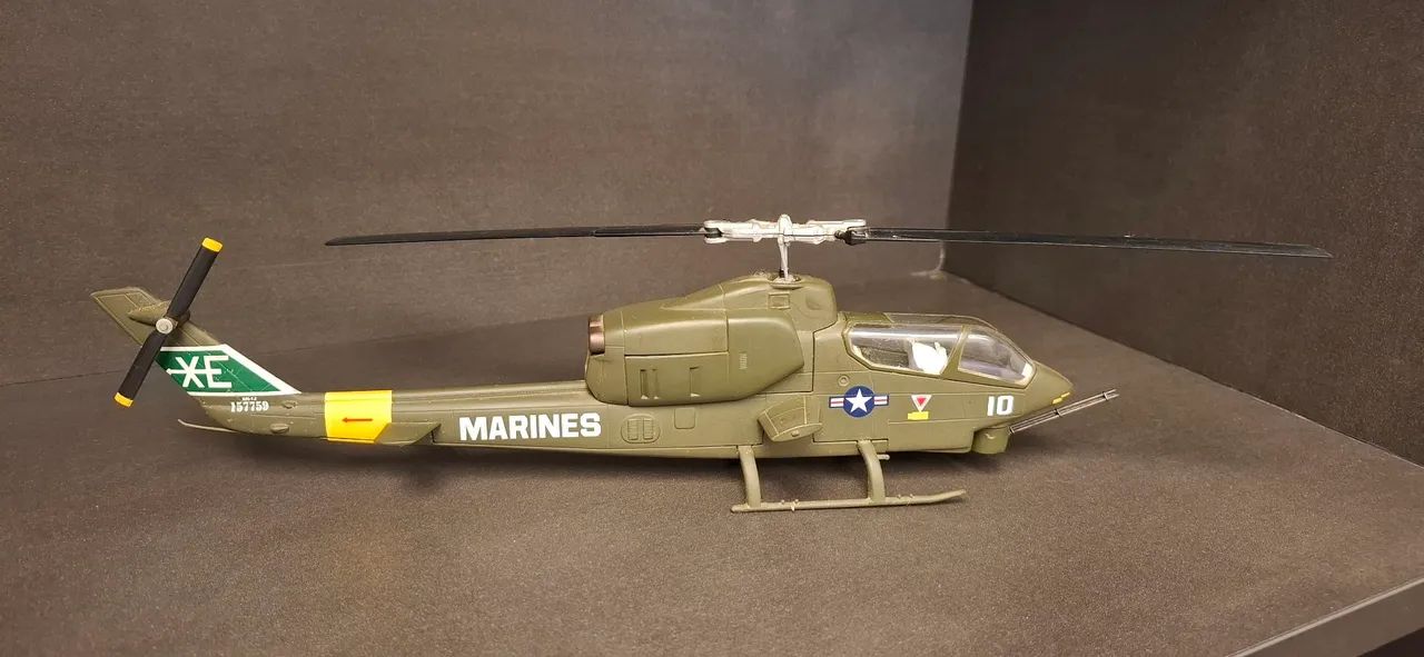 Helicóptero Bell AH-1 Cobra - Escala 1:48 - Foto 2