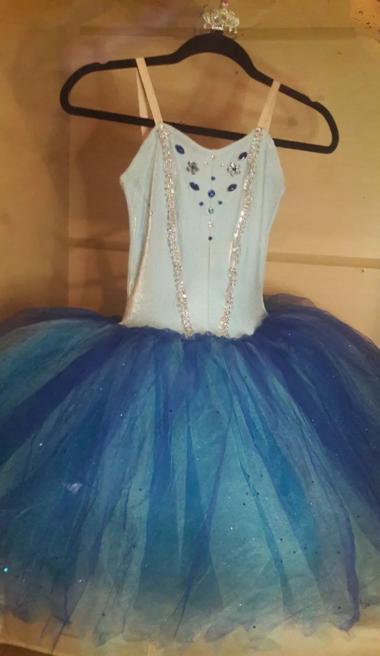 Roupa Fantasia de Bailarina - Completa c/maiô em tecido Plush/Pedras/Tule - Tamanho P/M - Foto 2