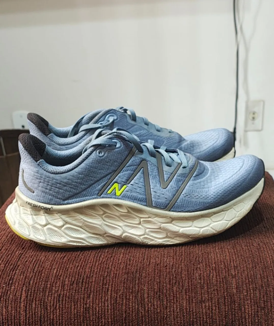 NEW BALANCE MORE V4