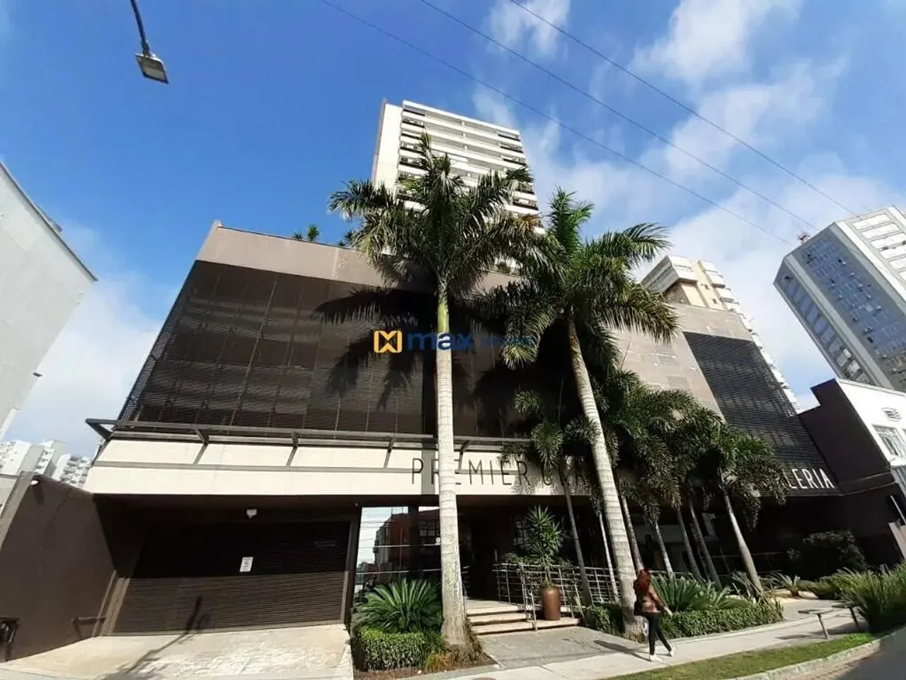 Locação: Apartamento com 1 suite. Bairro Centro (Itajaí).