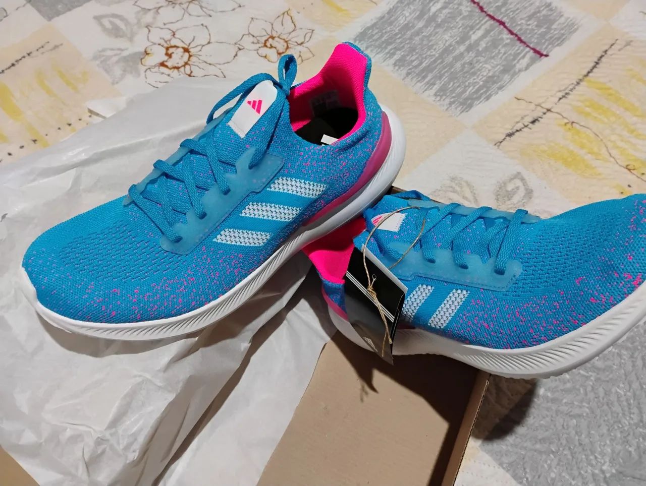 Tênis Adidas novo 