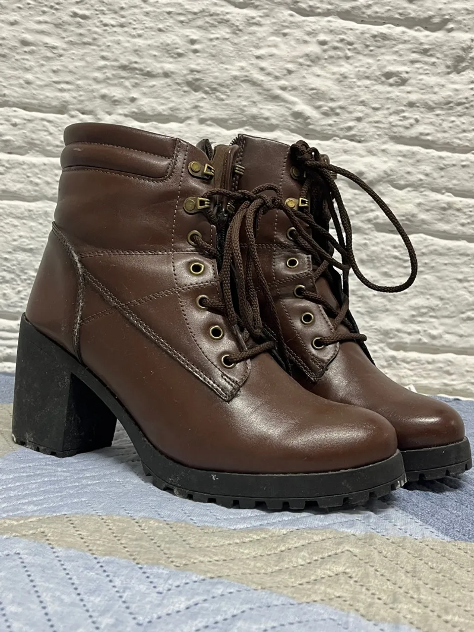 Bota Feminina Tratorada Marrom