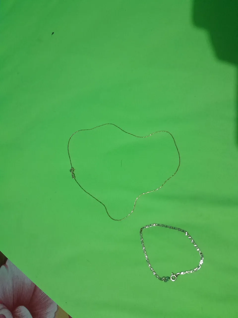 Colar e pulseira delicados