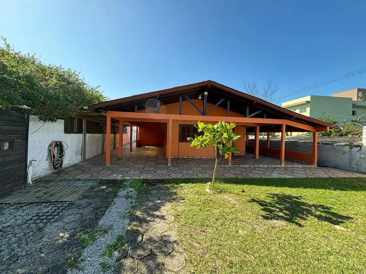 Casa para Venda em Imbituba, Ribanceira, 3 dormitórios, 1 suíte, 2 banheiros, 1 vaga