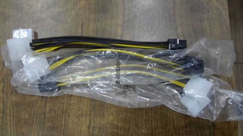 Conversor Duplo Molex para 8Pinos PCIex - Foto 3