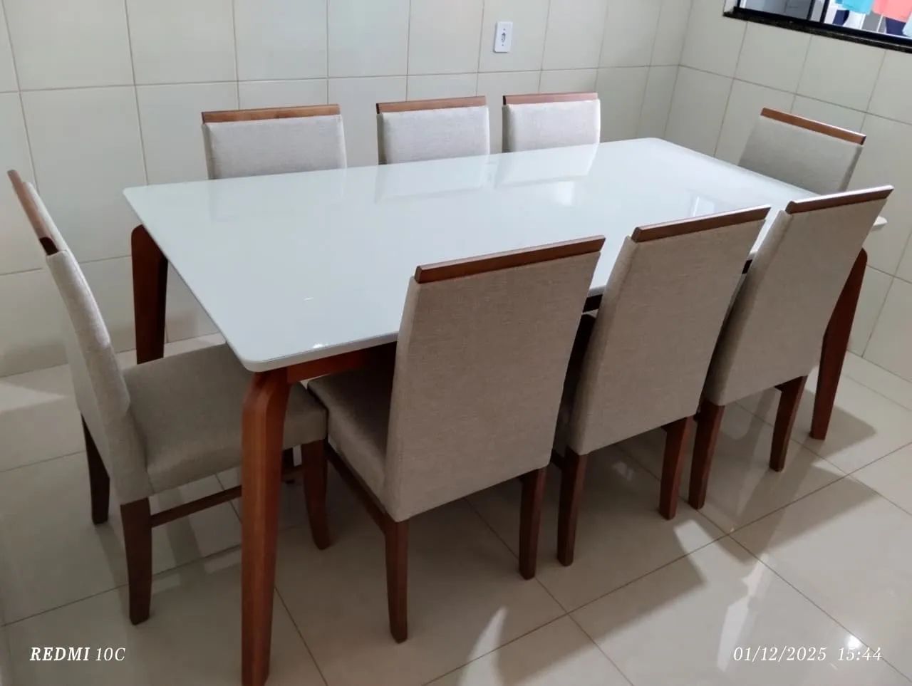 Mesa com cadeiras de madeira  - Foto 2