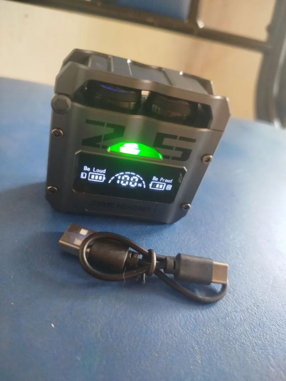 Elegante fones de ouvidos e carregador portátil 2 em 1 bem prático e útil no dia a dia. - Foto 4