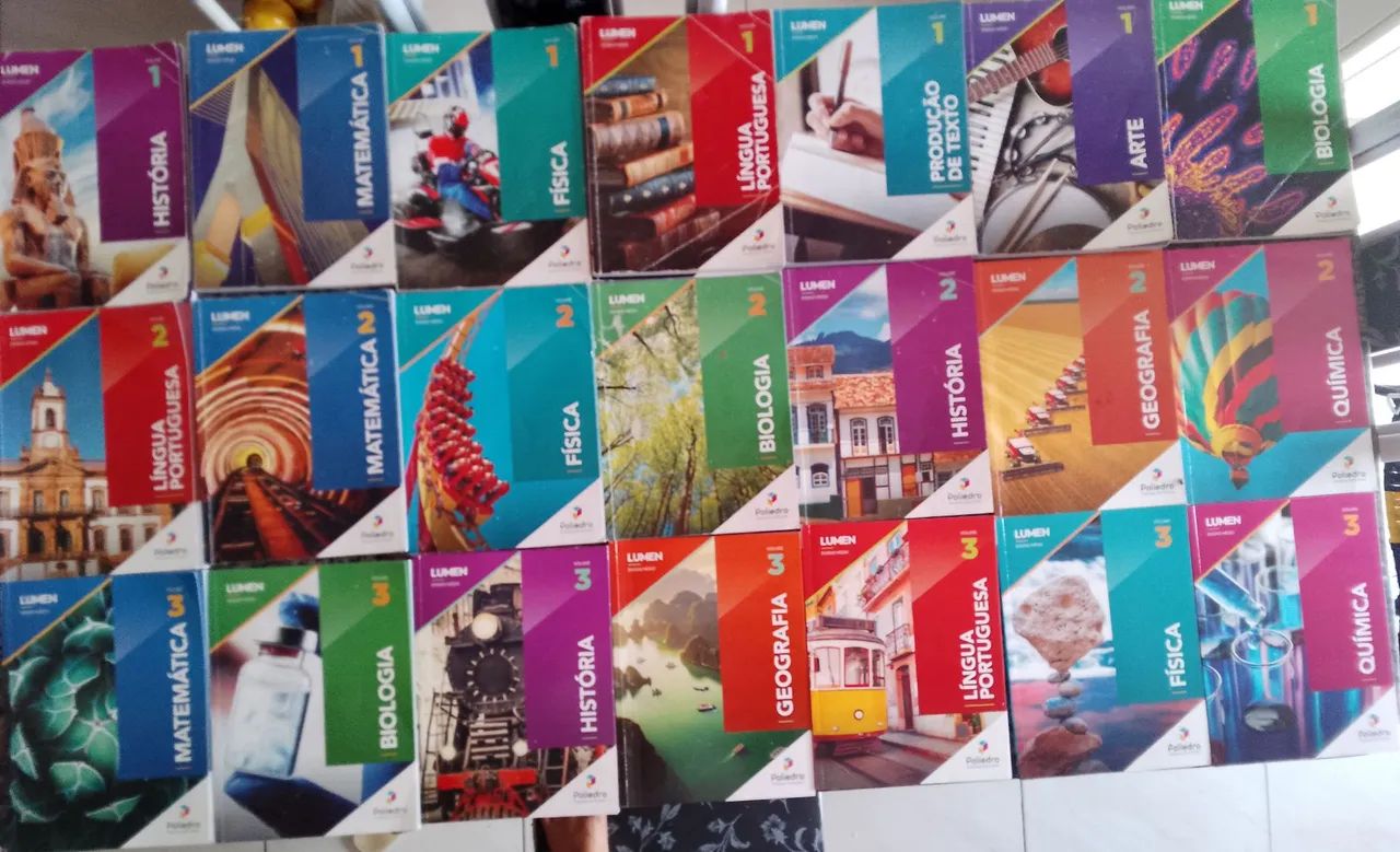 Complete Poliedro Kit for 2025, First Year of High School.