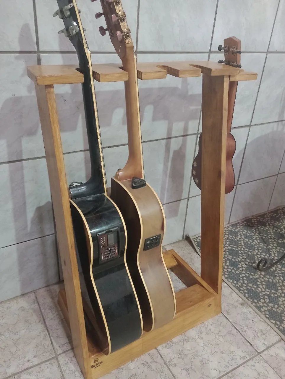 Suporte de Madeira para Instrumentos Musicais