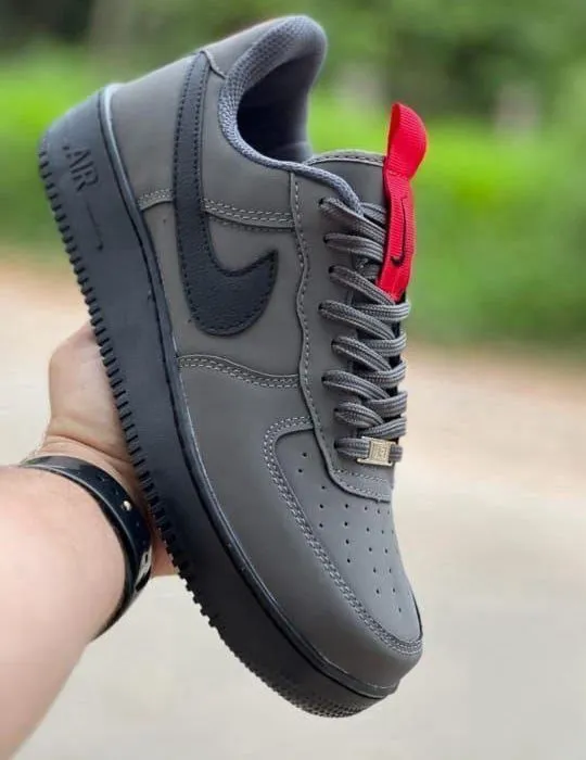 Tênis Nike Air Force 1 Cinza com Detalhes em Preto
