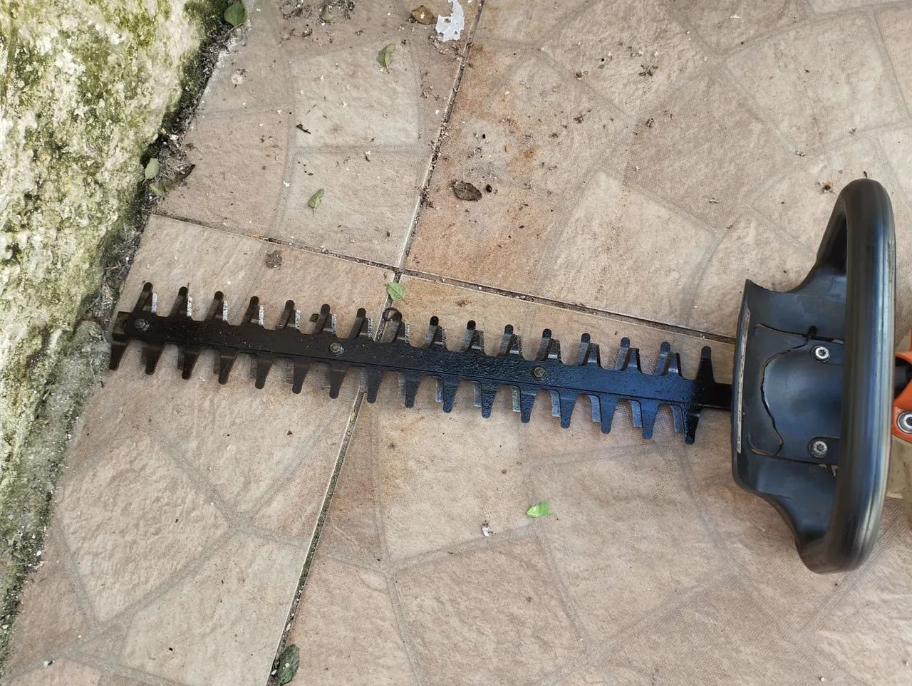 Podador de cerca viva64290860776323122