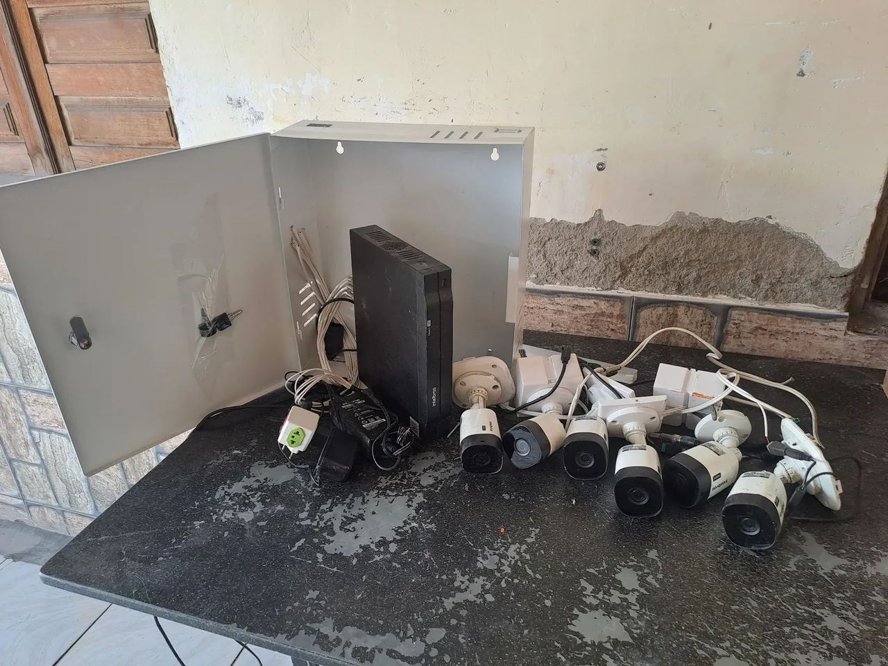 Circuito de Câmeras Intelbras e DVR