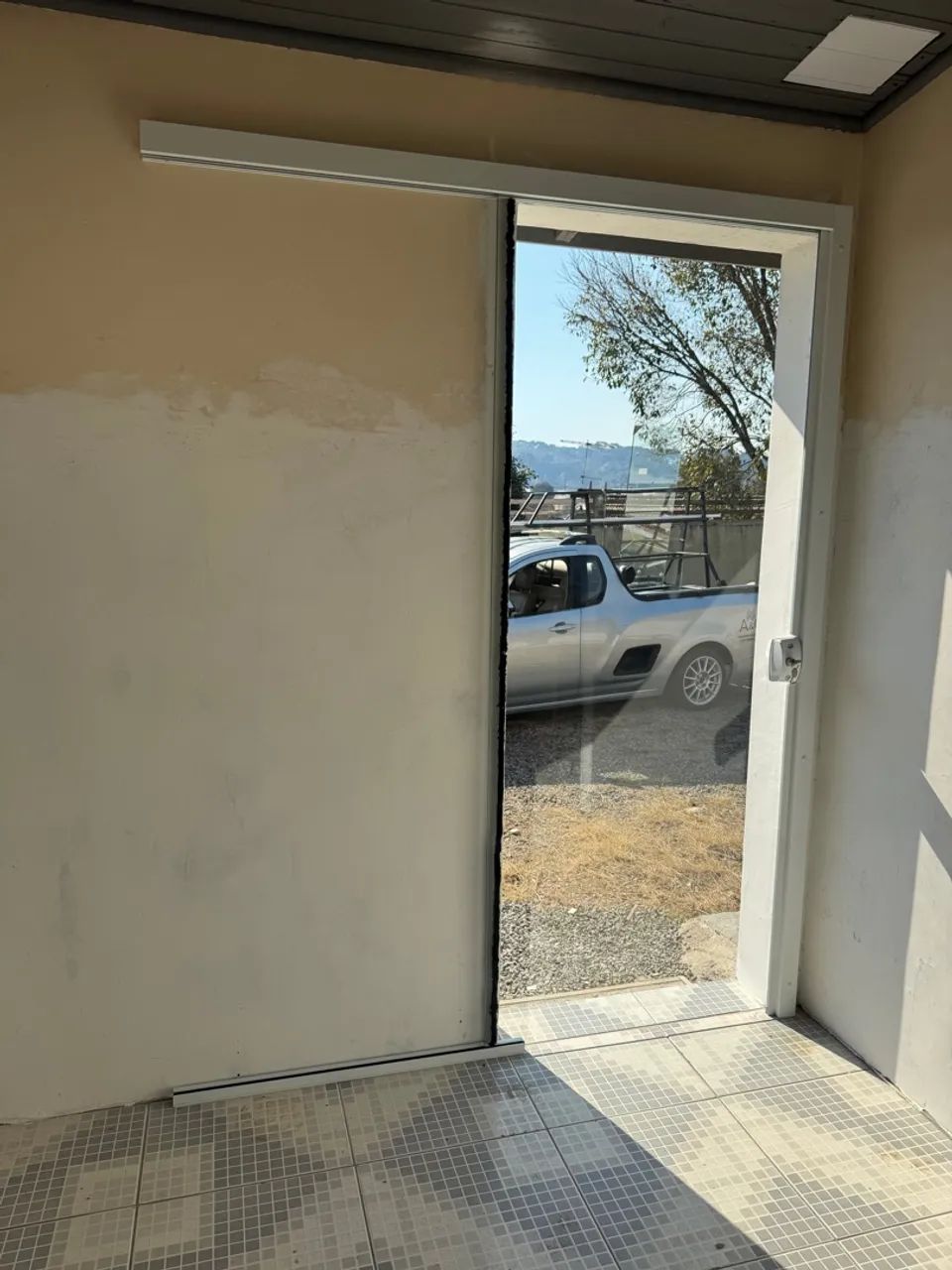 Porta fora de vão em vidro temperado sob medida! - Foto 2