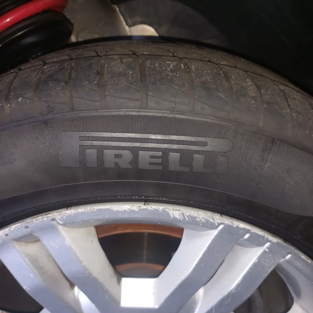 Pneu Pirelli Usado e dois firestone