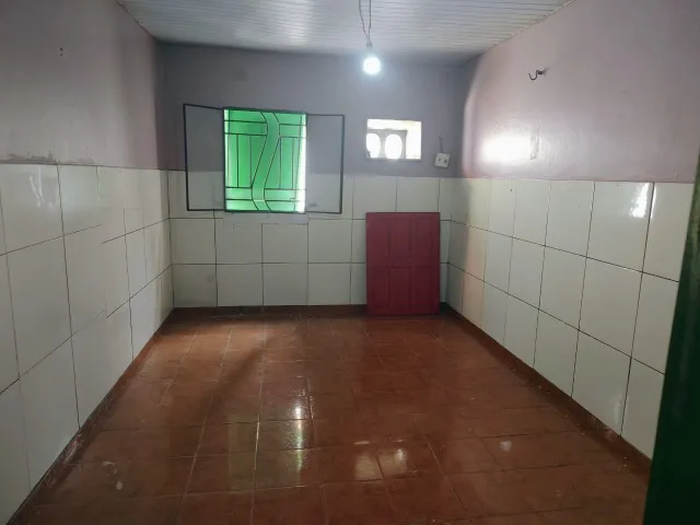 Casa,no bairro Tancredo Neves, 2 quartos,sala, cozinha, 1 banheiro, quintal