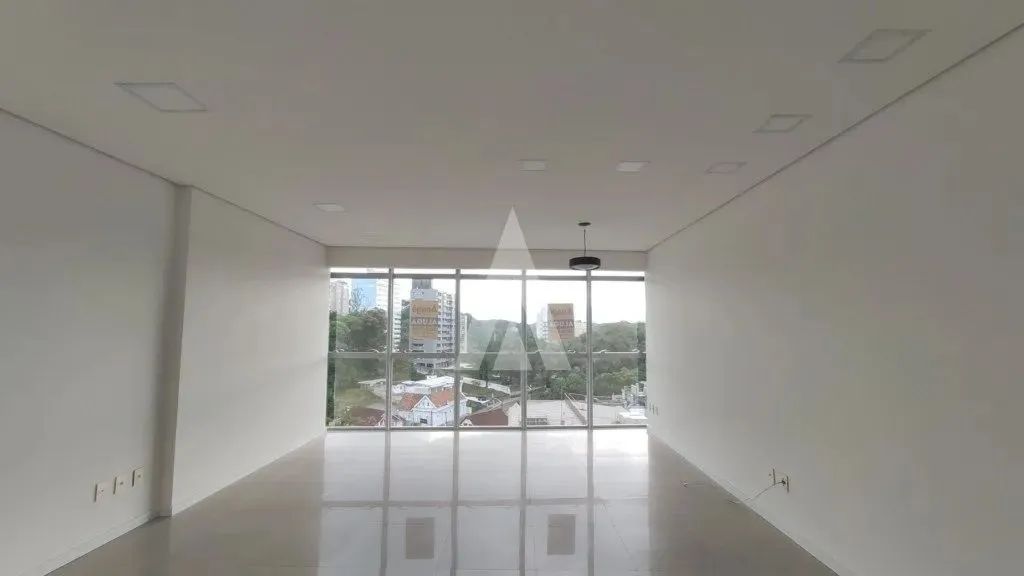 Sala Comercial à venda no bairro América em JOINVILLE, por R$ 385.000.00. - Foto 2