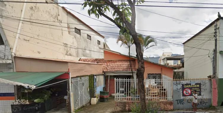 Lote 420 m2, próximo à praça e comércio