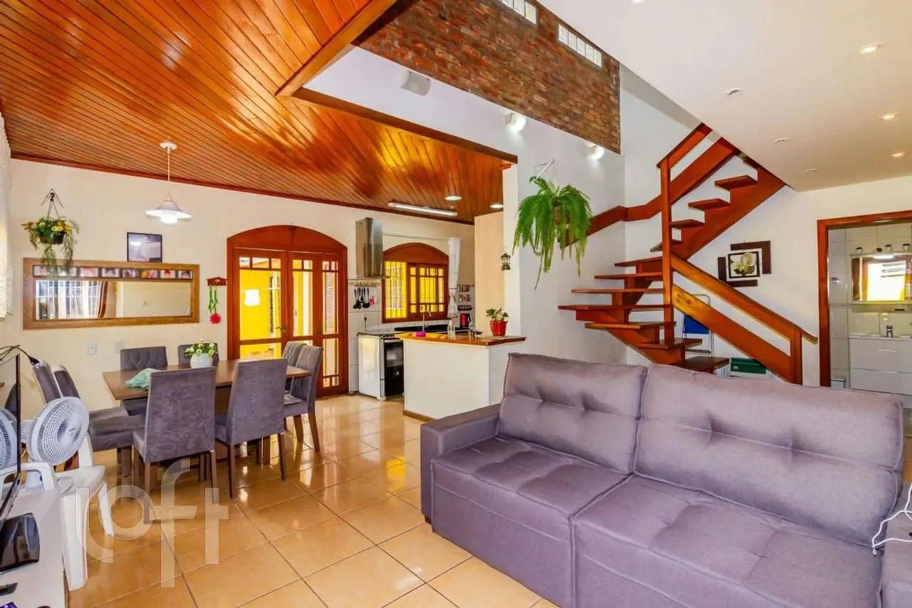 Casa à venda em Sarandi com 210 m², 5 quartos, 2 vagas