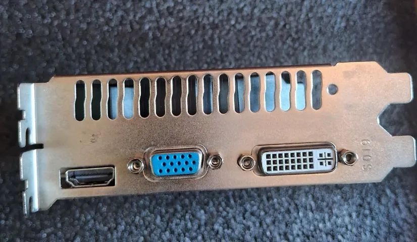 Placa de vídeo AMD Dex Radeon R7 200 Series R7 240 PV-04A 2GB - Foto 3