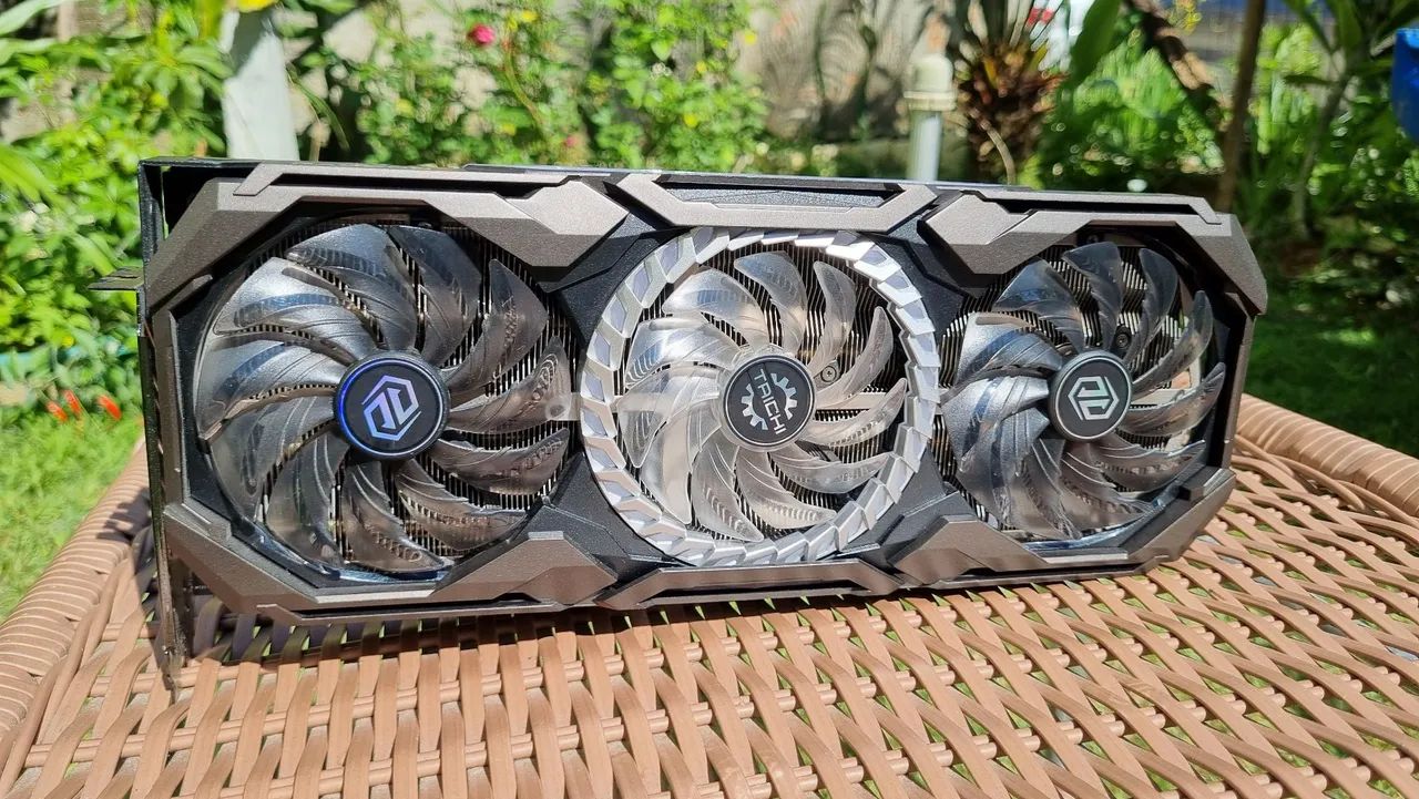 RX 6800 XT 16GB GDDR6 Asrock Taichi placa de vídeo