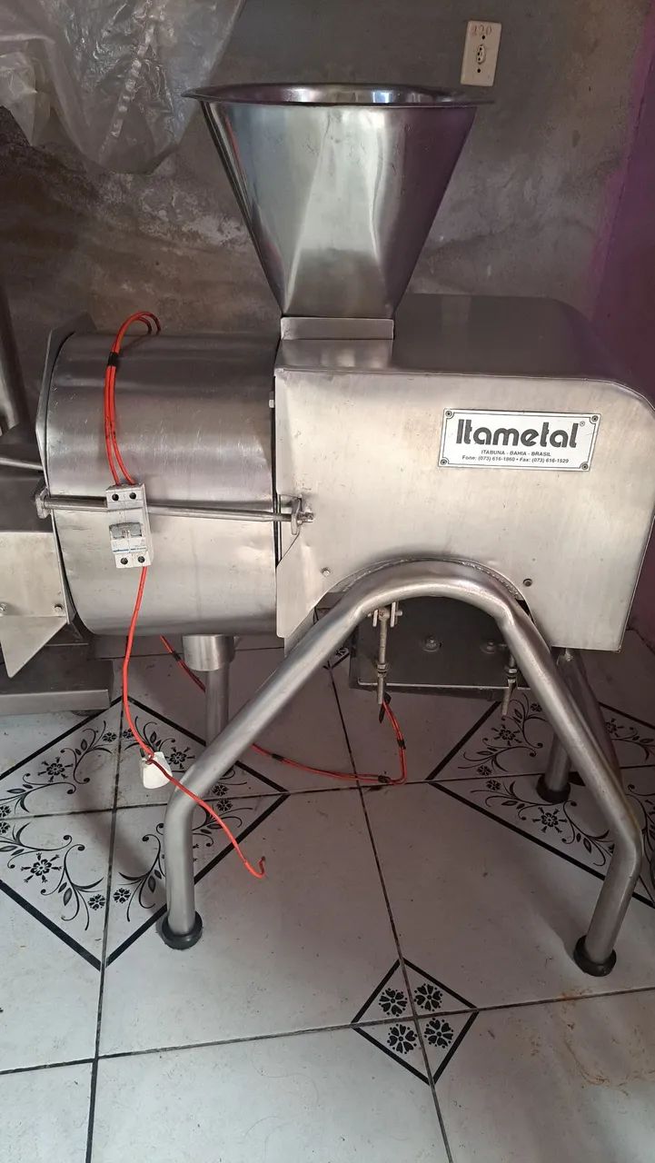 Vendo despolpadeira industrial em excelente estado de conservação.  - Foto 3