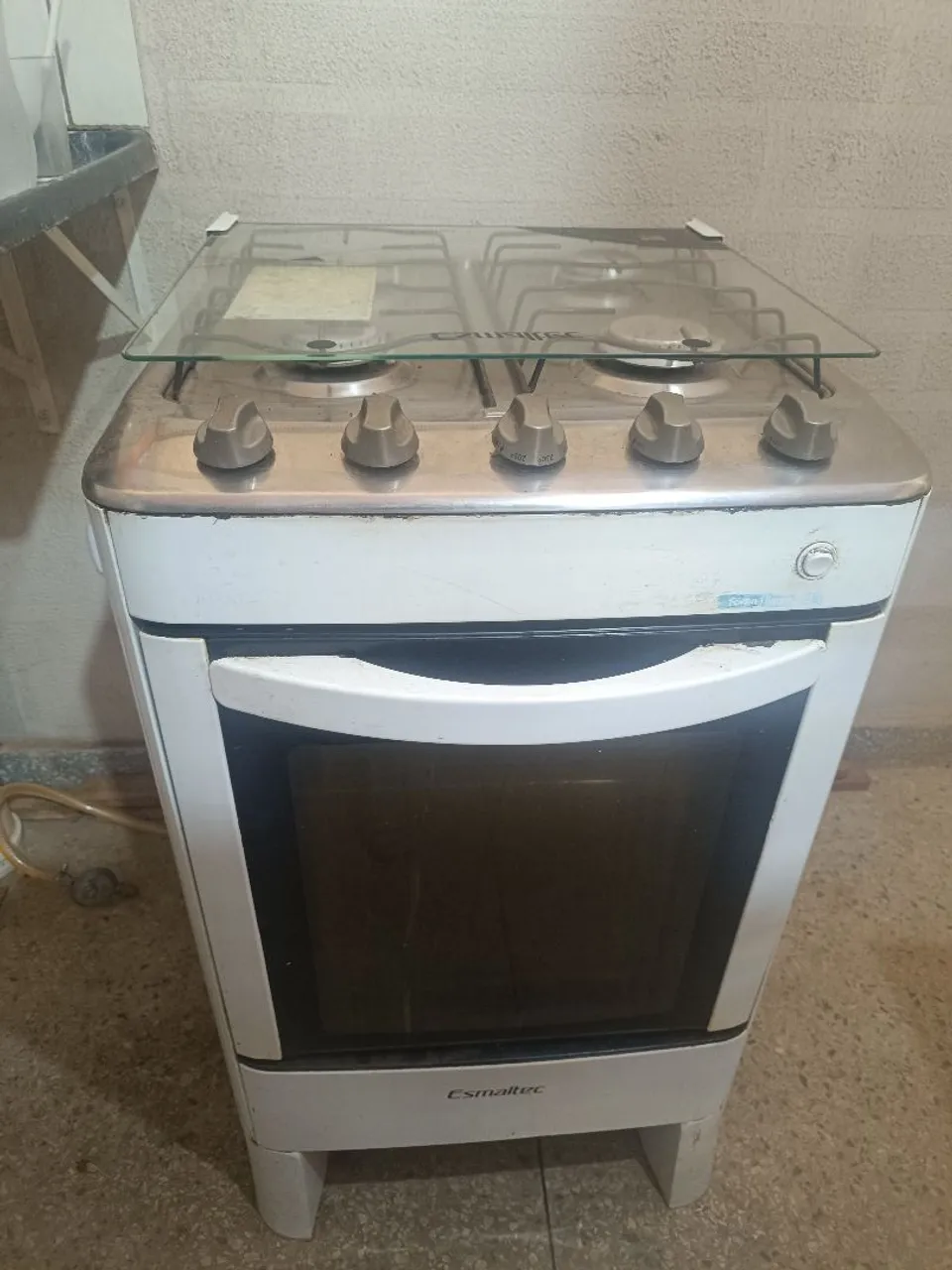 Fogão Esmaltec com 4 bocas e tampa de vidro