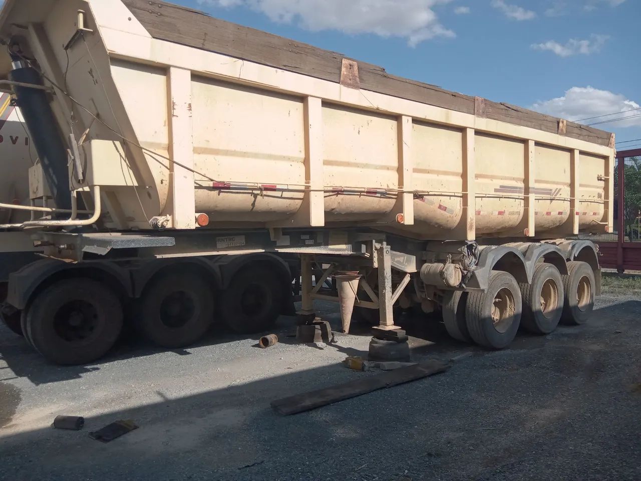 Carreta basculante 3 eixos  - Foto 2