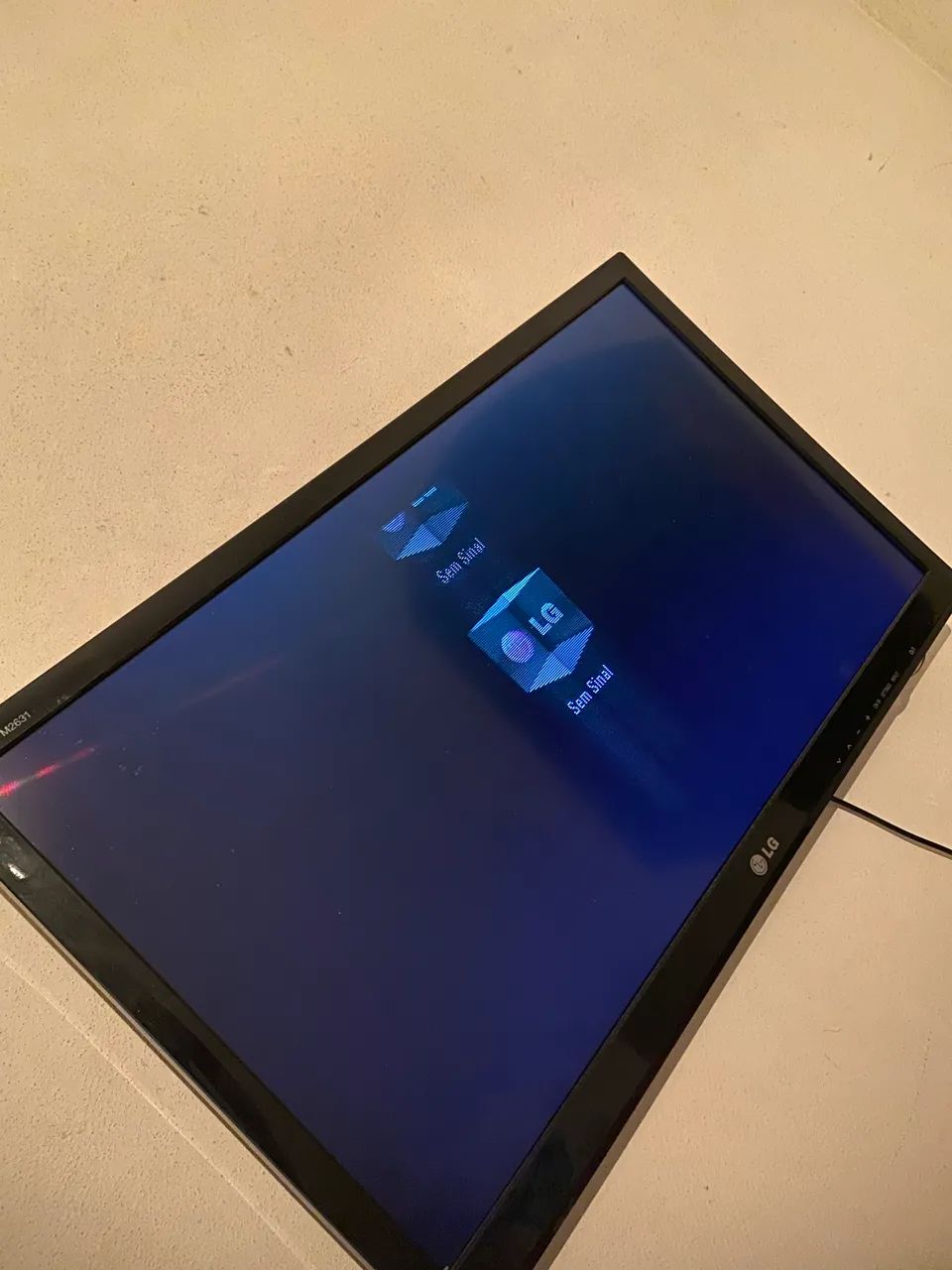 Vendo tv LG 32 Polegadas com linha na imagem - Foto 2