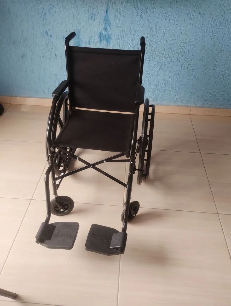 Cadeira de rodas Semi nova - Foto 4