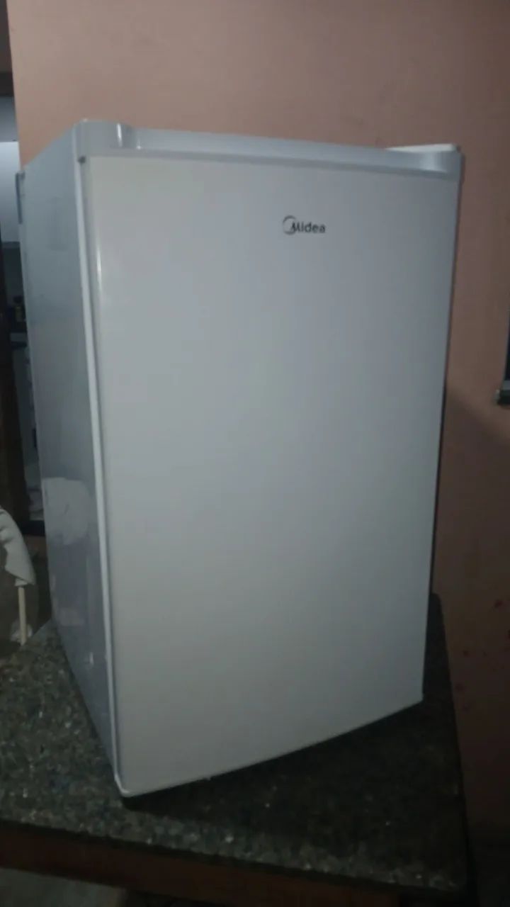 Frigober Midea 124 litros usado.