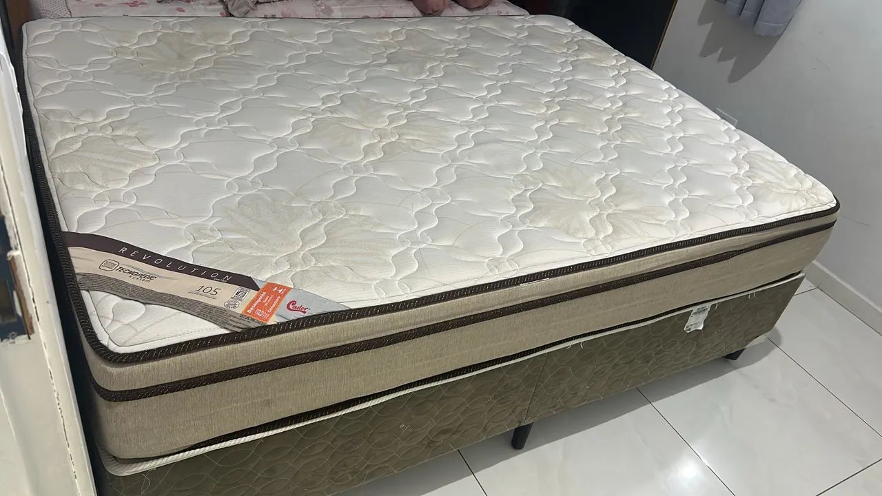 Colchão de casal e box em bom estado 