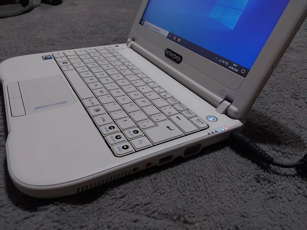 Netbook Novadata muito bonito e funcionando