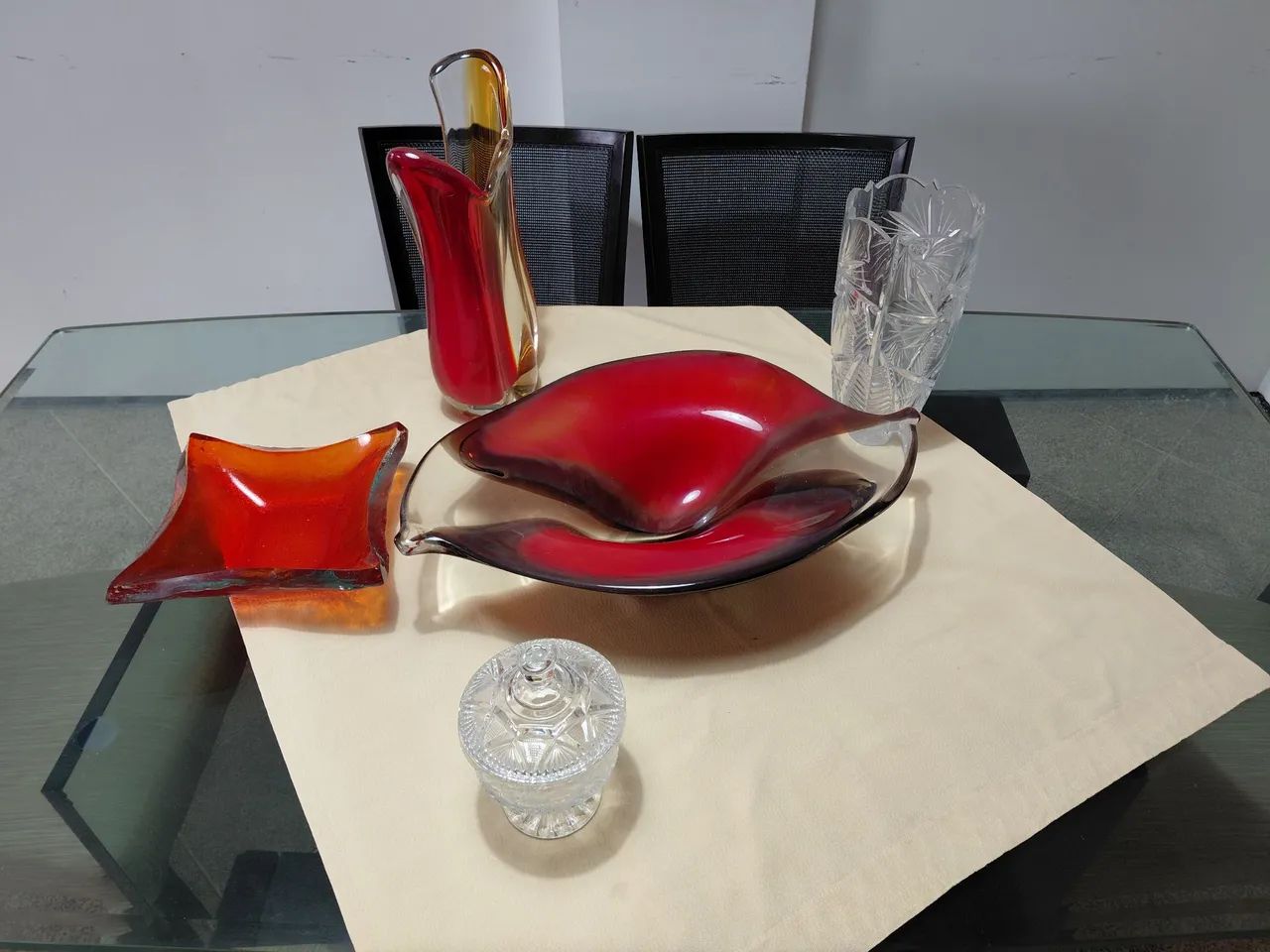 Mesa de jantar com 6 cadeiras e 5 vasos - Foto 2