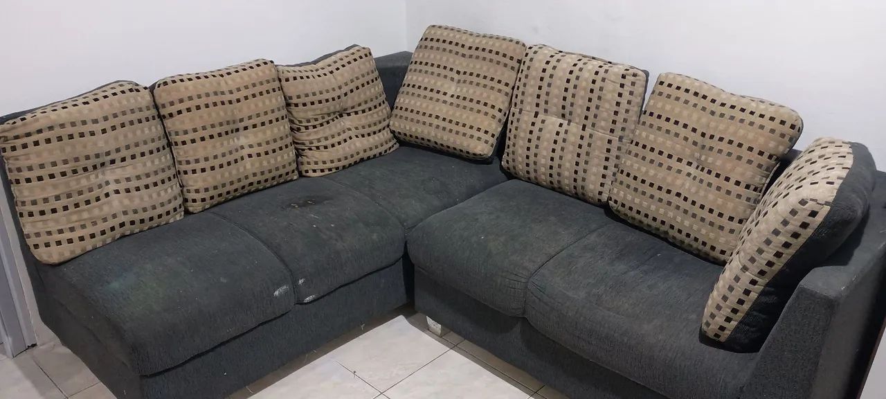 Sofá de canto 5 lugares bom e preço pra sair rápido!!! - Foto 3