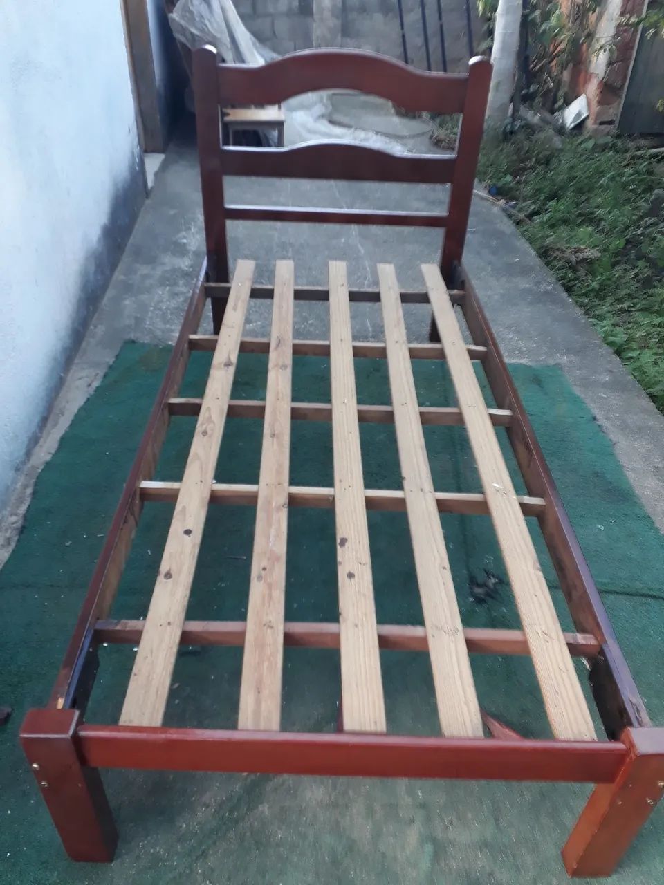 Cama de solteira madeira 