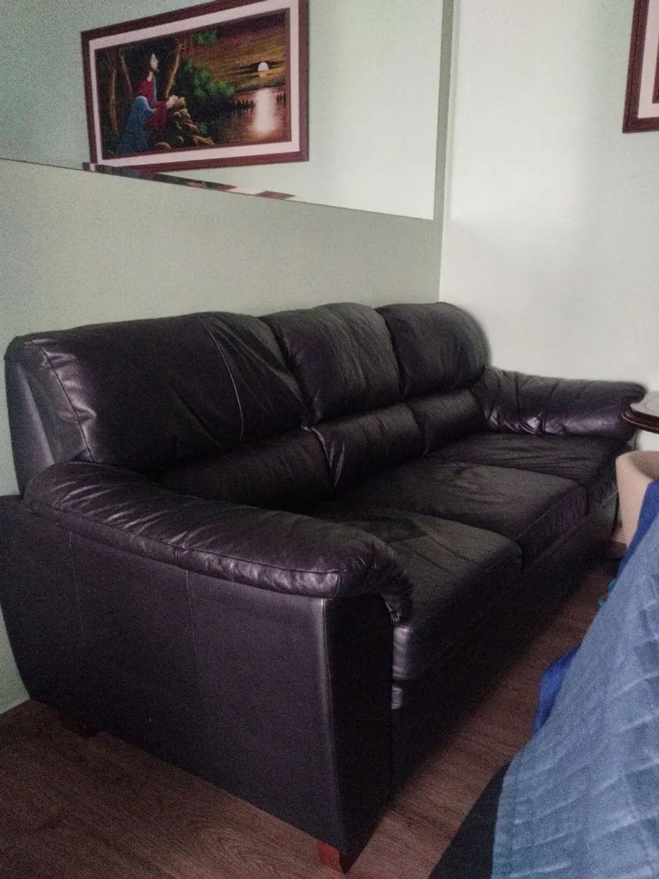 Sofá em couro legítimo 