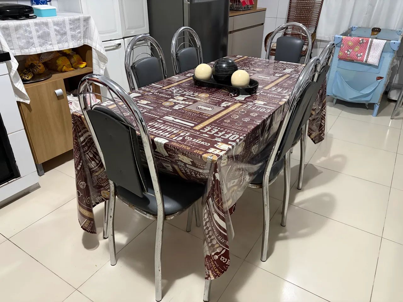 Mesa com kit de 6 cadeiras - Foto 3