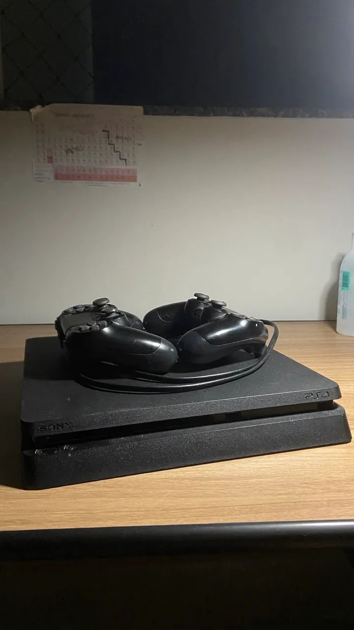 PS4 SLIM 1TB + 6 JOGOS + 2 CONTROLES - Foto 2