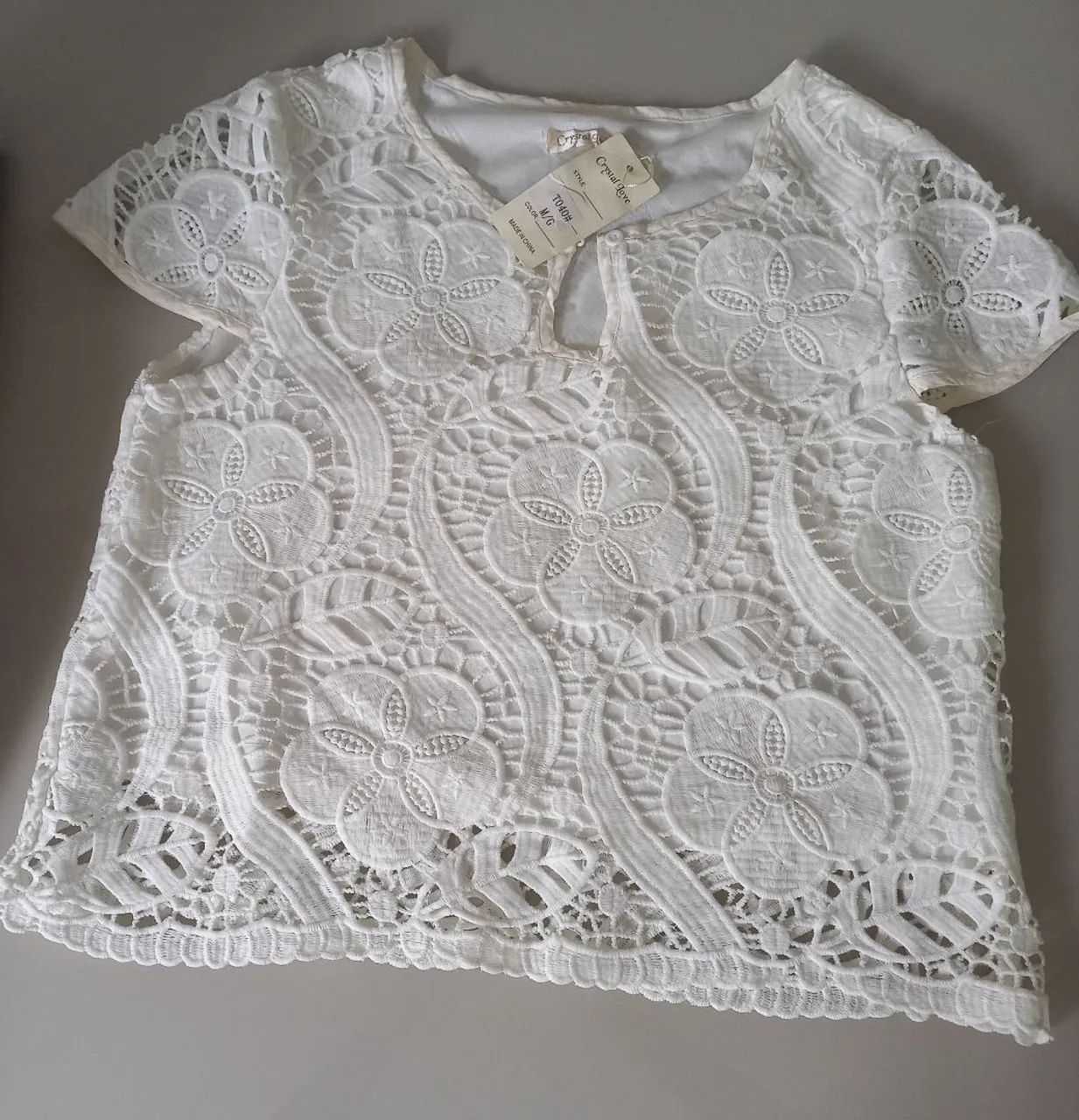 Linda blusa de renda, nova e veste M/G - Foto 2