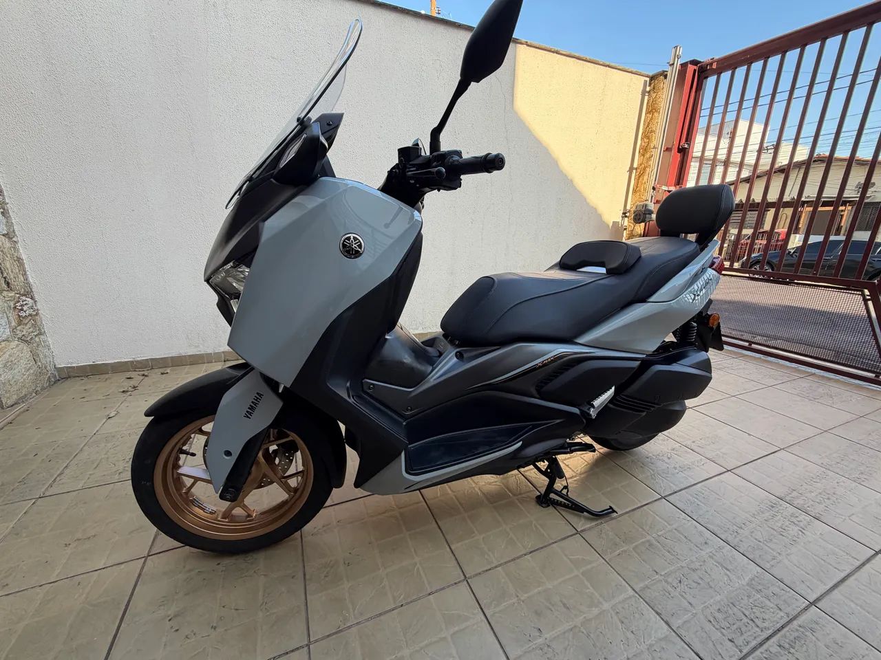 X Max 300 - Conect - Foto 2
