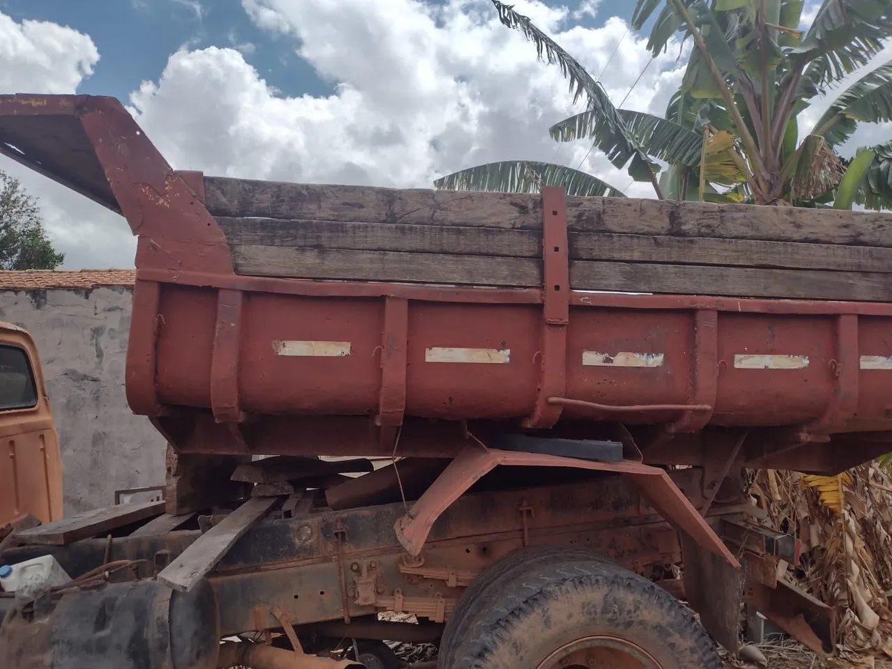 Caçamba  p caminhão toco