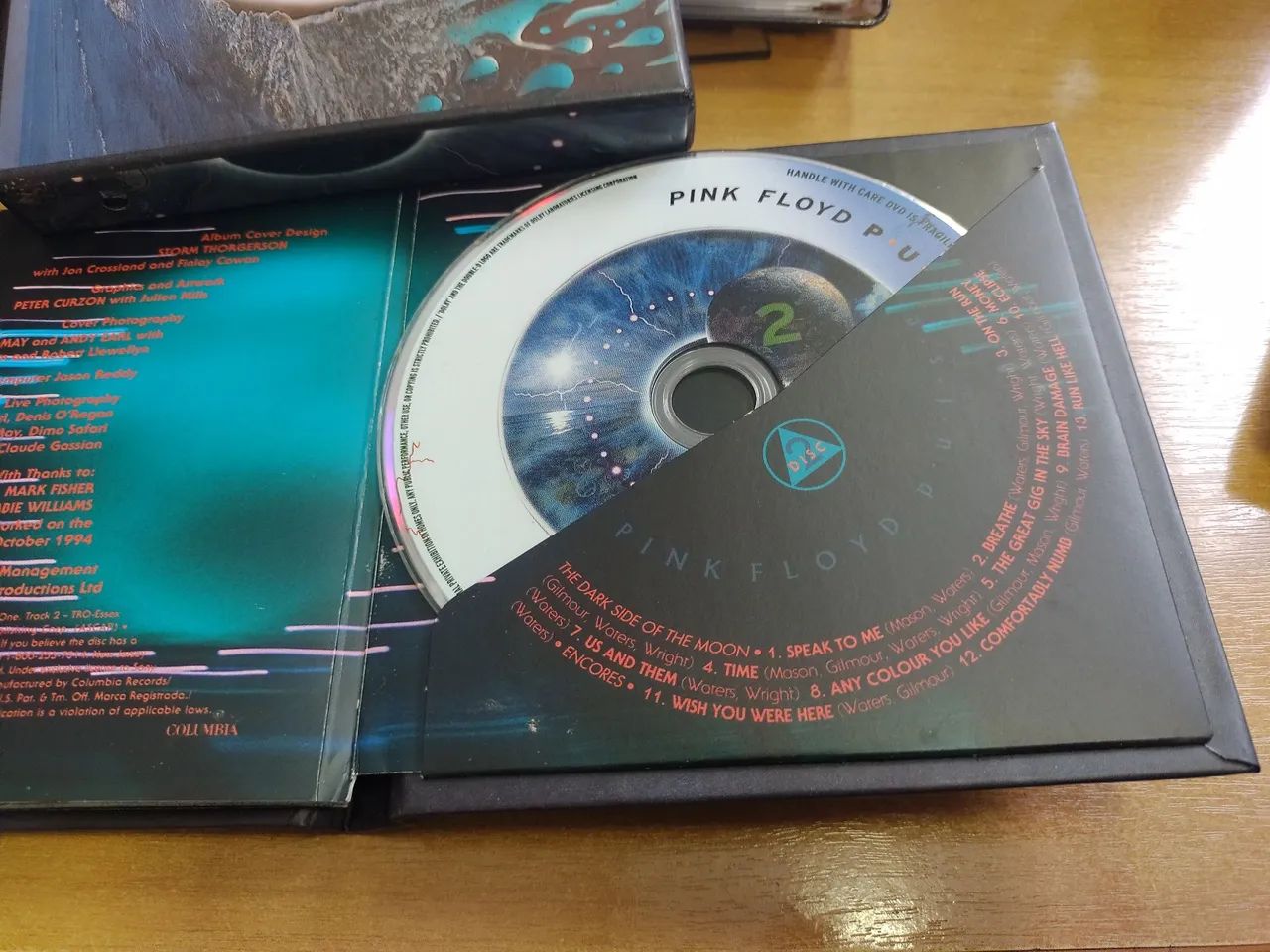 Cd do Pink Floyd, álbum Pulse, com Led acendendo, ótimo estado.