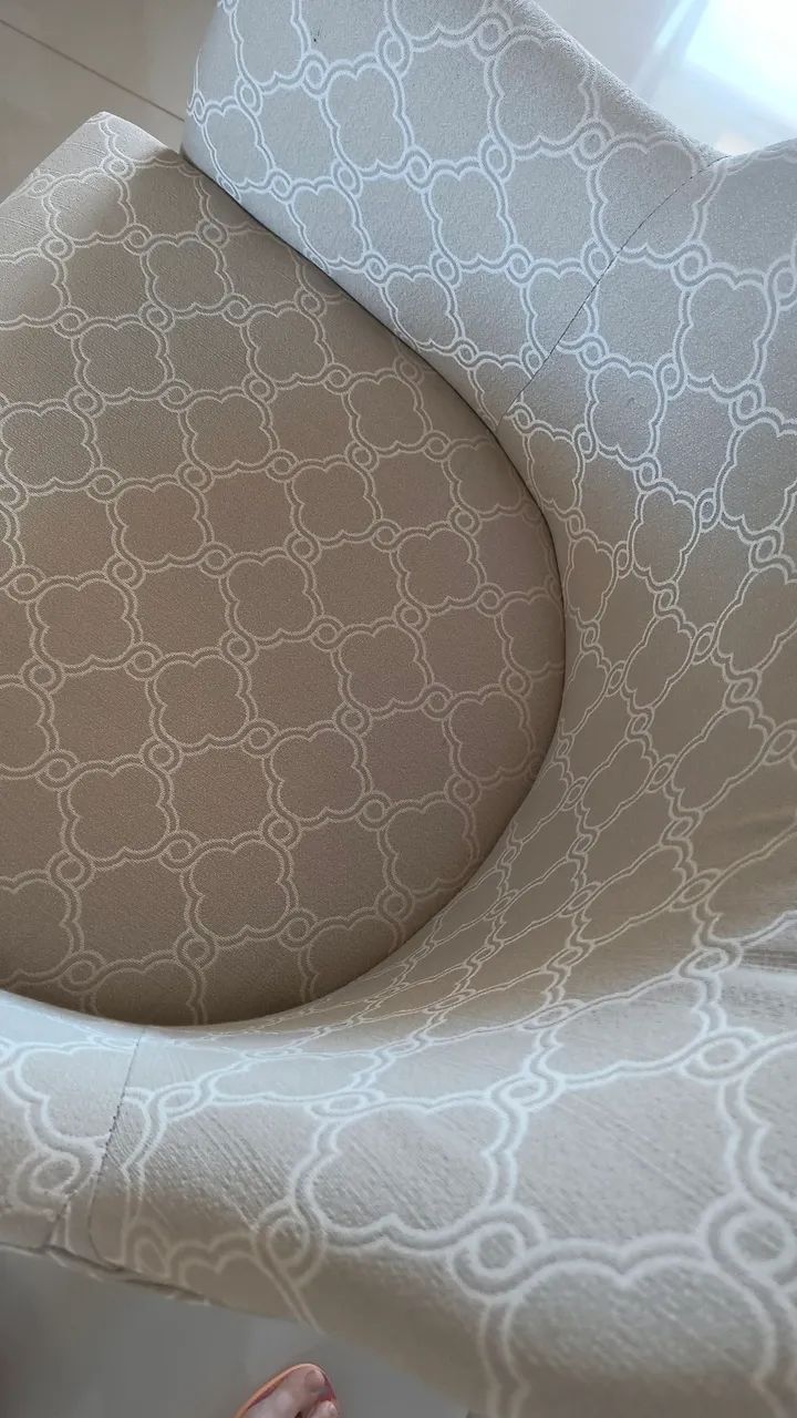 Poltronas estilosas tecido com pés de madeira - Foto 4