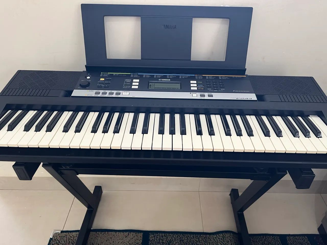 Teclado YAMAHA E243