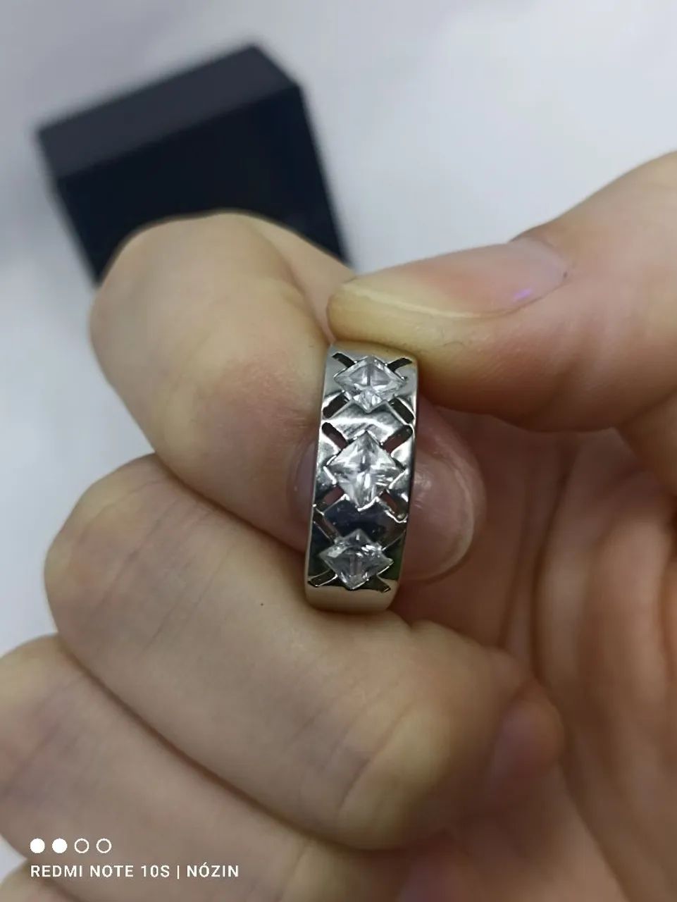 Anel de prata estilo aliança com pedras zircônia  - Foto 3