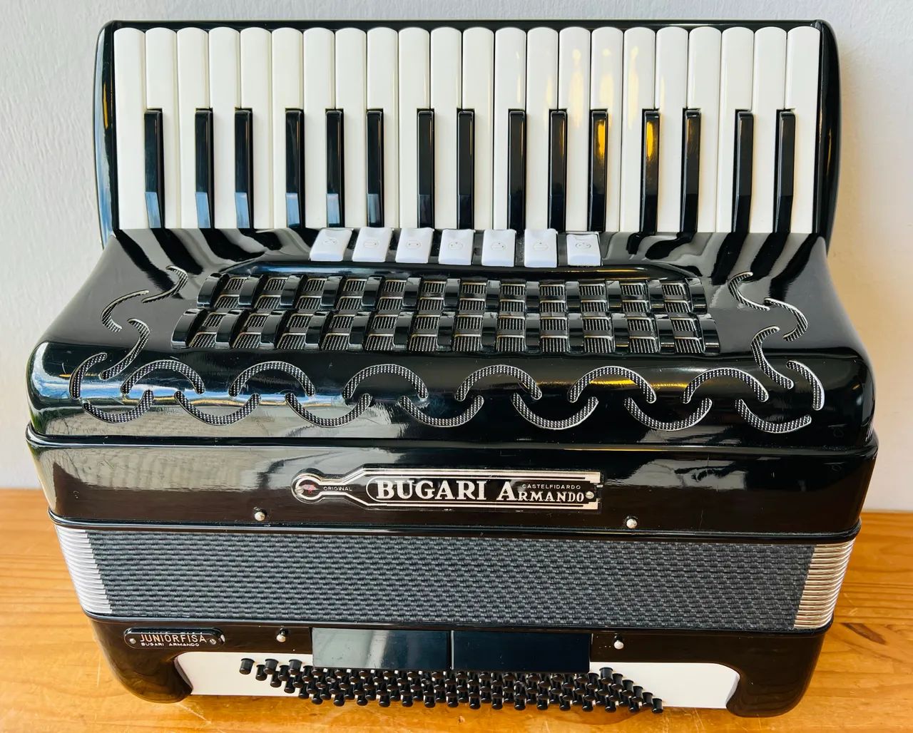 Acordeon Bugari 96 baixos 