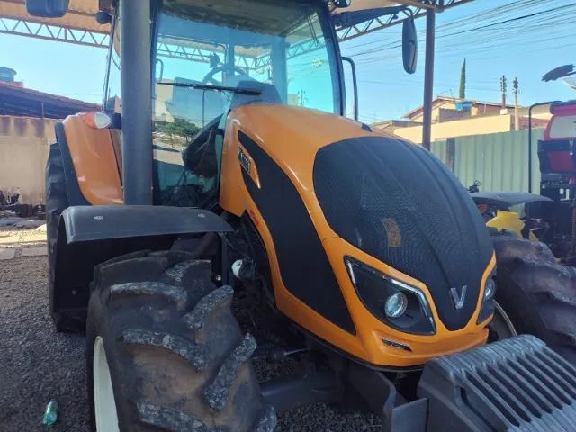 Trator Valtra A124 HiTech 2022, único dono, com 1.180 horas